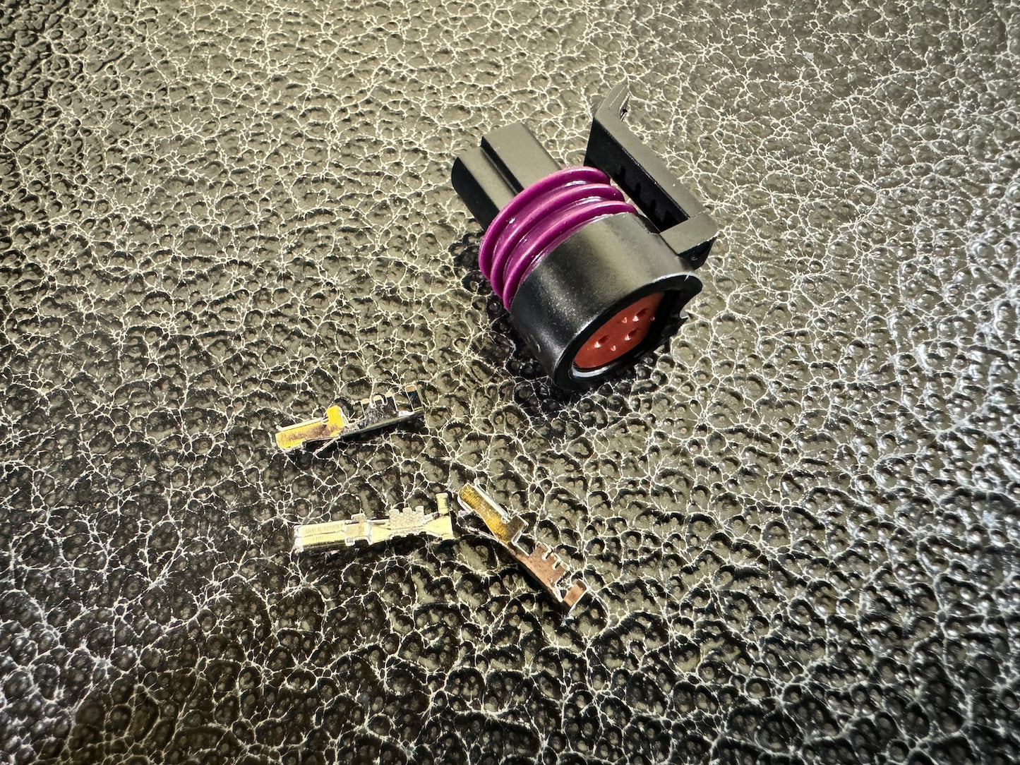 TPS/Pressure Sensor Connector 3-Way Pull-To-Seat Metri 150.2